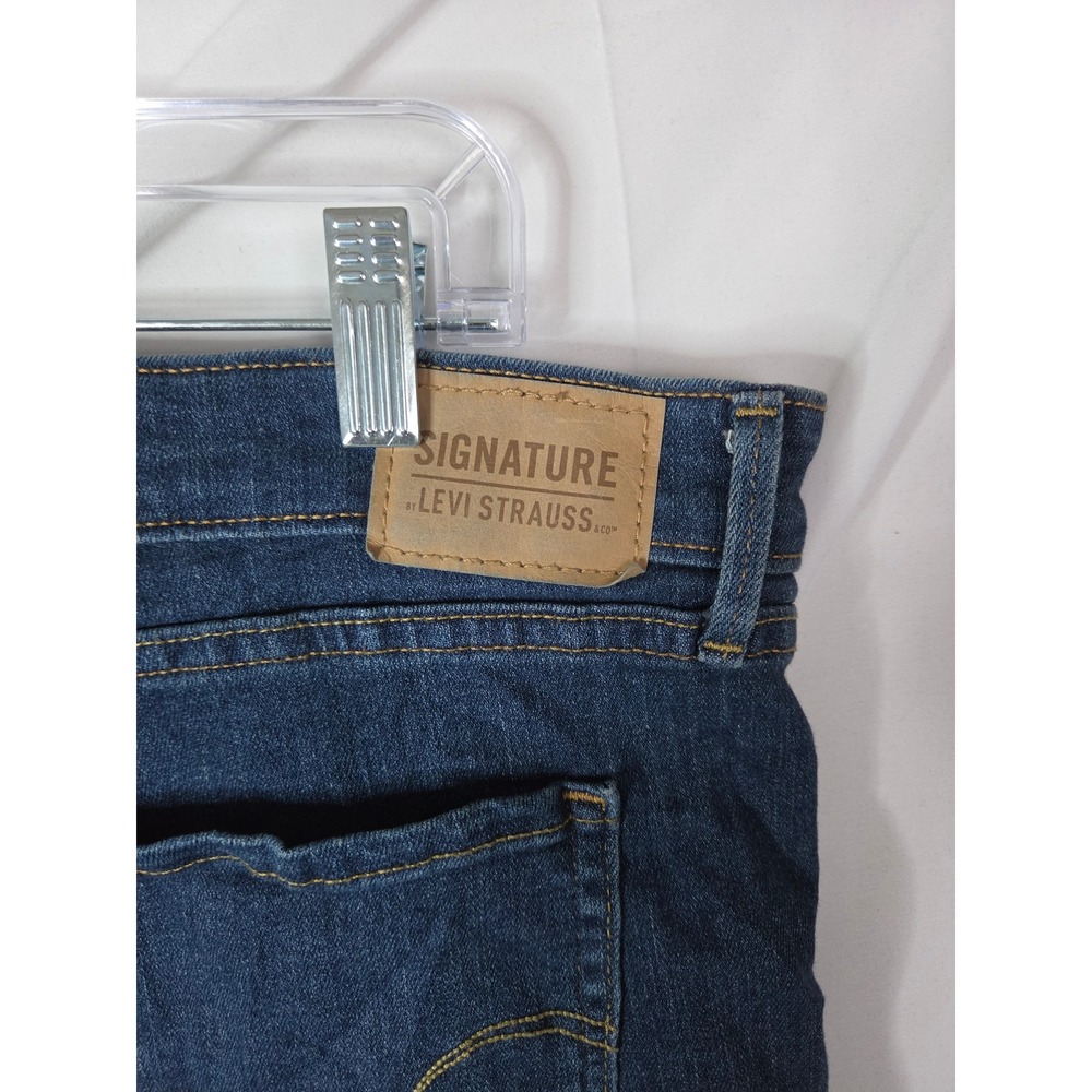 Signature by Levi Strauss Womens Mid-Rise Capri Jeans - Picture 4 of 11